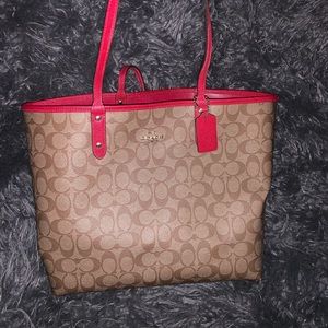 Reversible coach tote